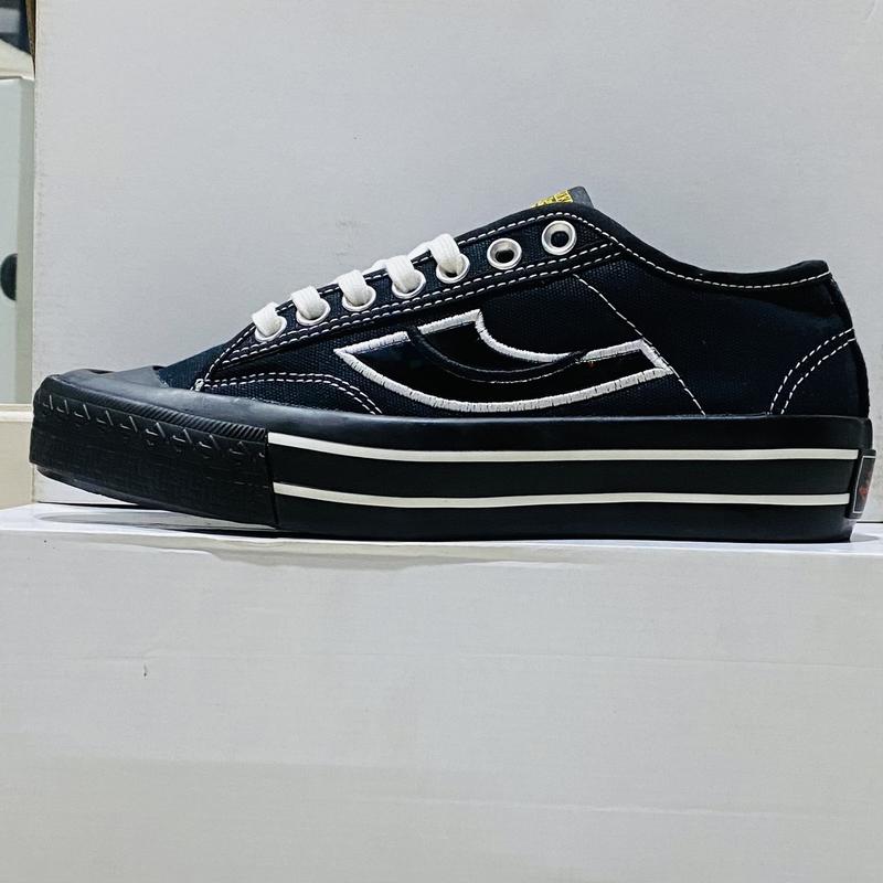 Flexion Underground Hitam Low