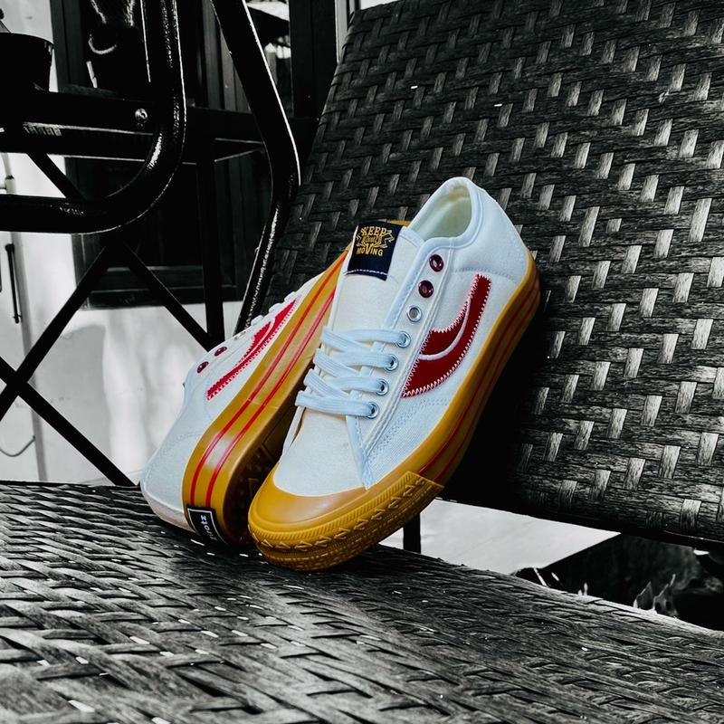 Maroon Gum