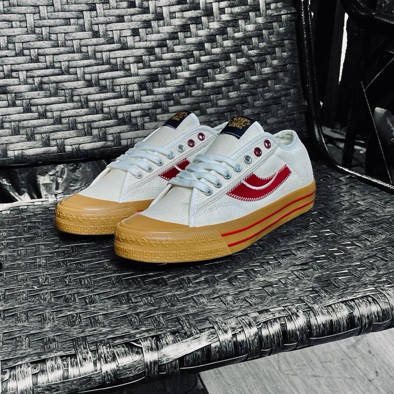 Maroon Gum